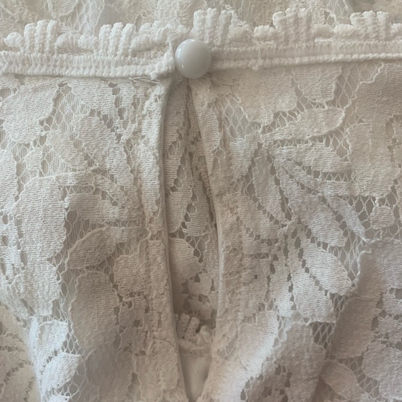 Women’s Lace Vintage Inspired V-neck Top - Picture 7 of 8